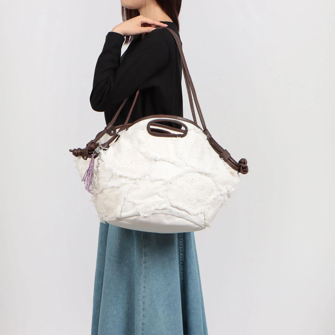 DG White embroideried tote